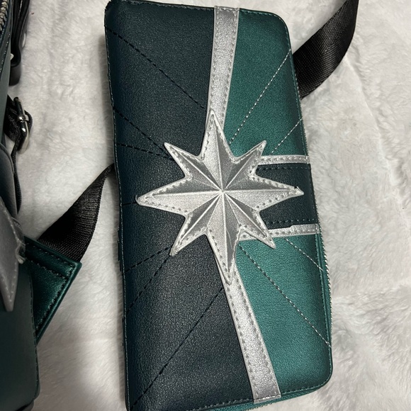 Captain Marvel Green Suit Backpack & Wallet Set - Picture 5 of 7